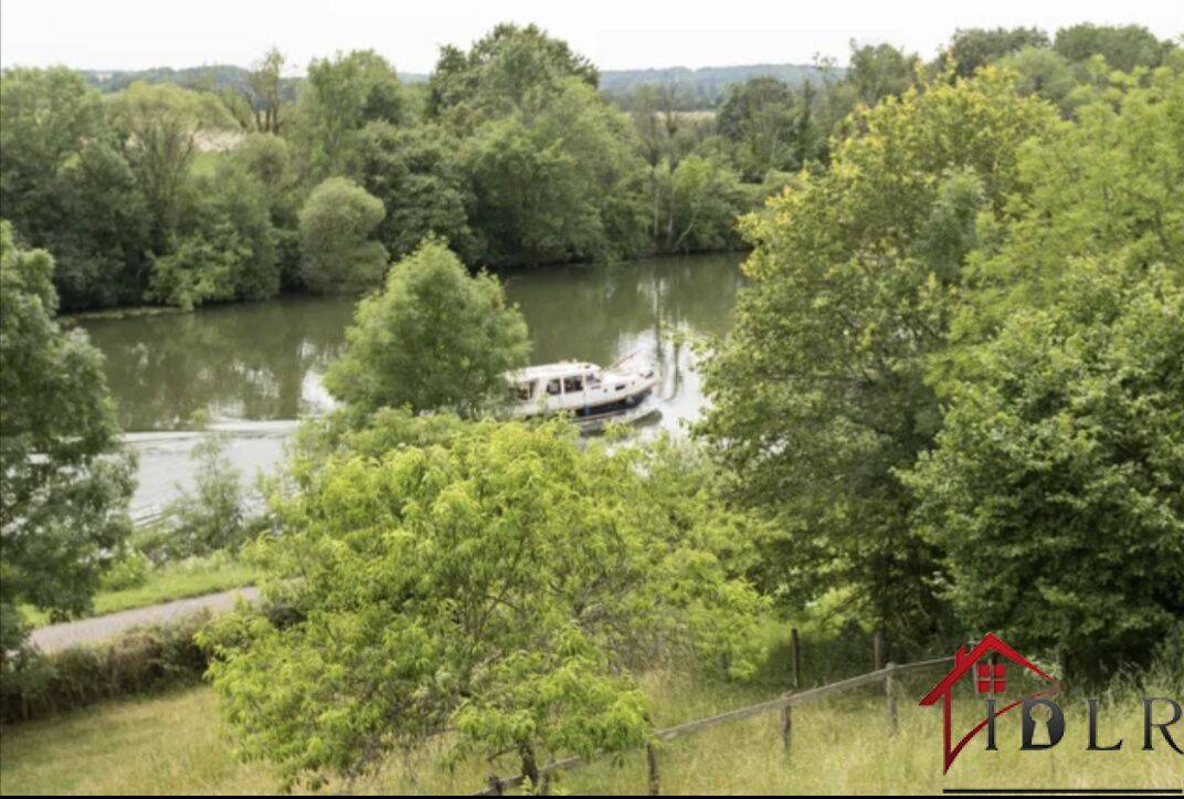 Maison 10 pièces 245 m² · à Ray-sur-Saône · 245 m² · 465 000 €