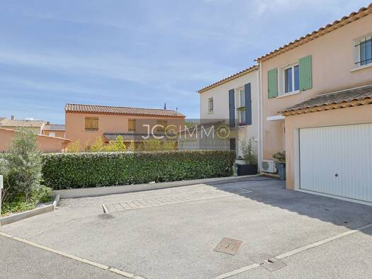 Maison à vendre 335 000 € 4 pièces 3 chambres 83,3 m² 158 m² de terrain Cuers 83390