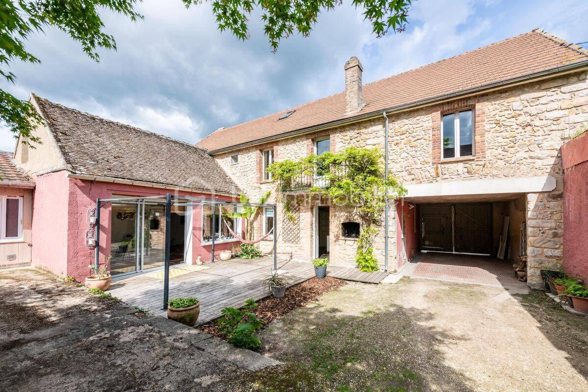 Maison 6 pièces 214 m² · à Champigny · 214 m² · 268 000 €