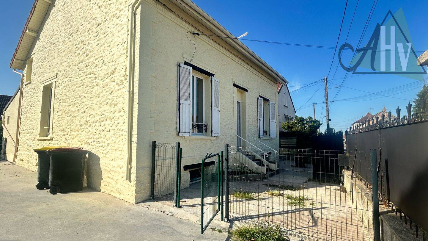 Maison 5 pièces 122 m² · à Saint-Hilliers · 122 m² · 249 000 €