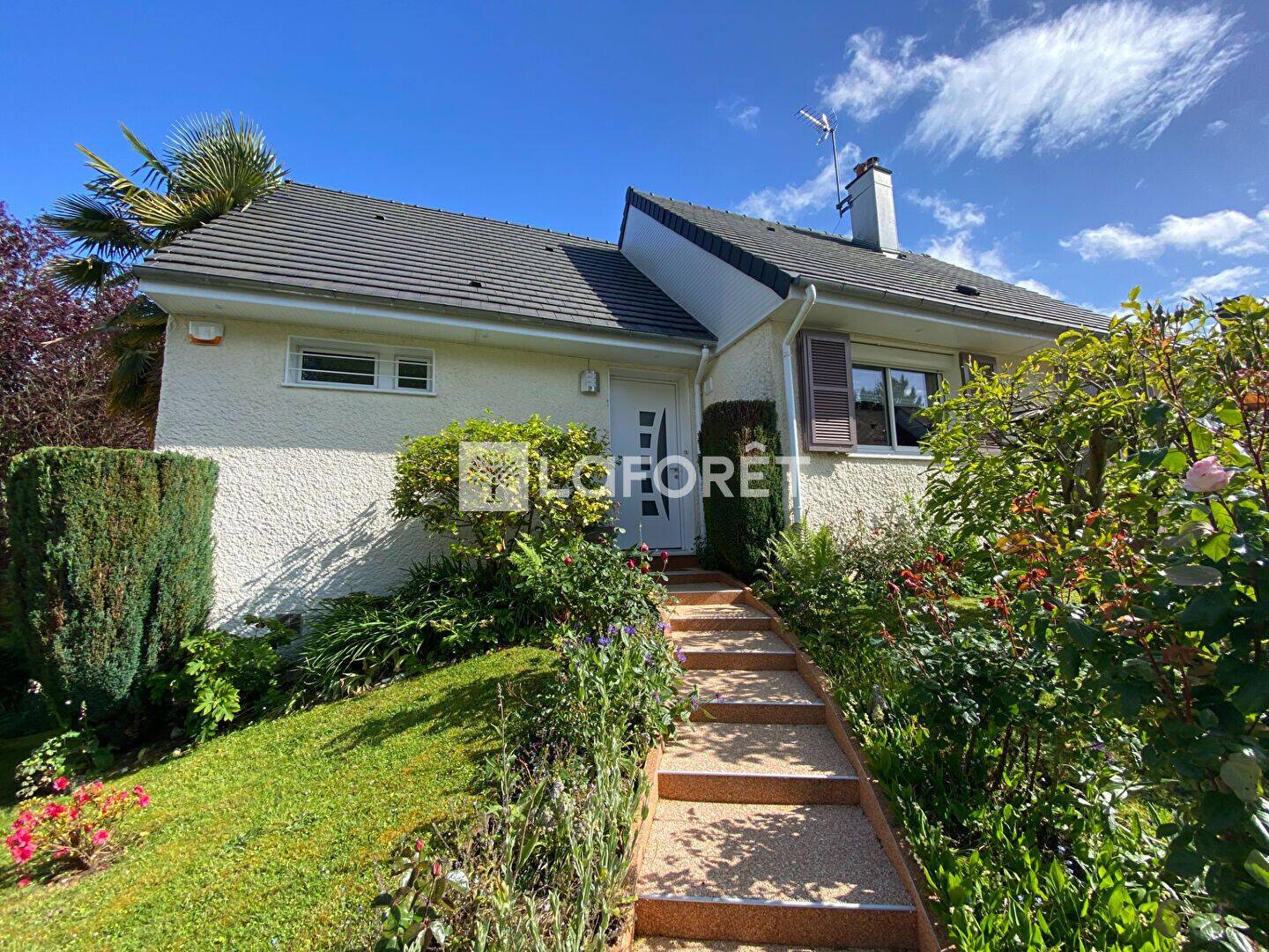 Maison 7 pièces 142 m² · à Saint-Léger-du-Bourg-Denis · 142 m² · 315 000 €