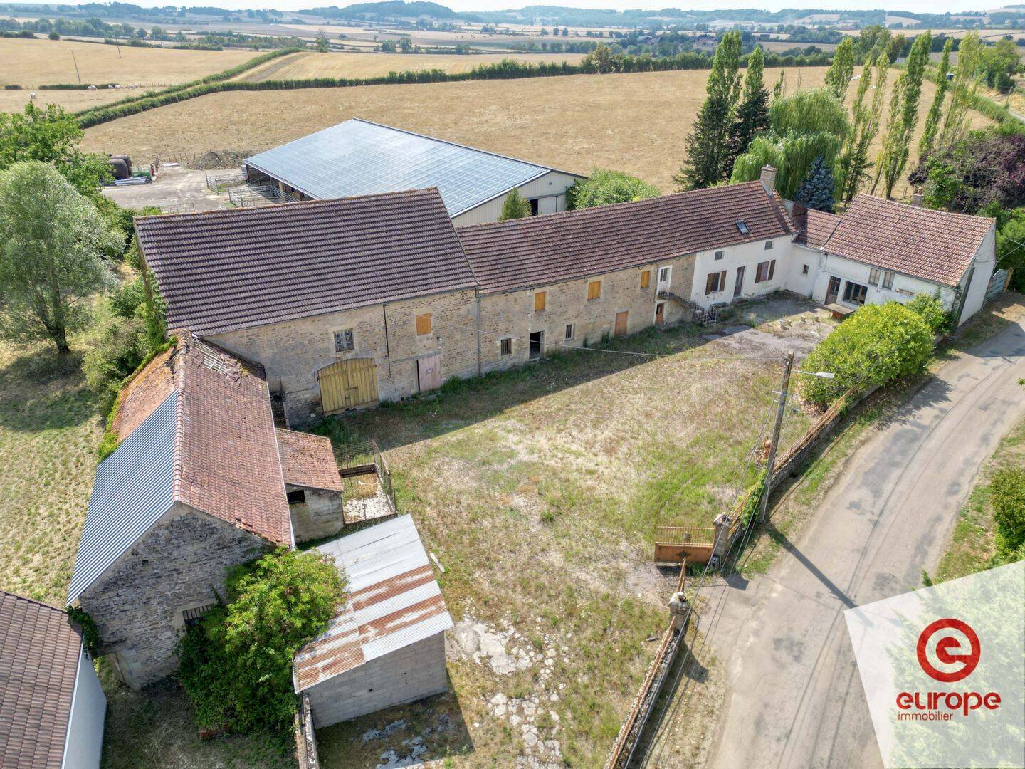 Maison 10 pièces 258 m² · à Guillon-Terre-Plaine · 258 m² · 246 000 €