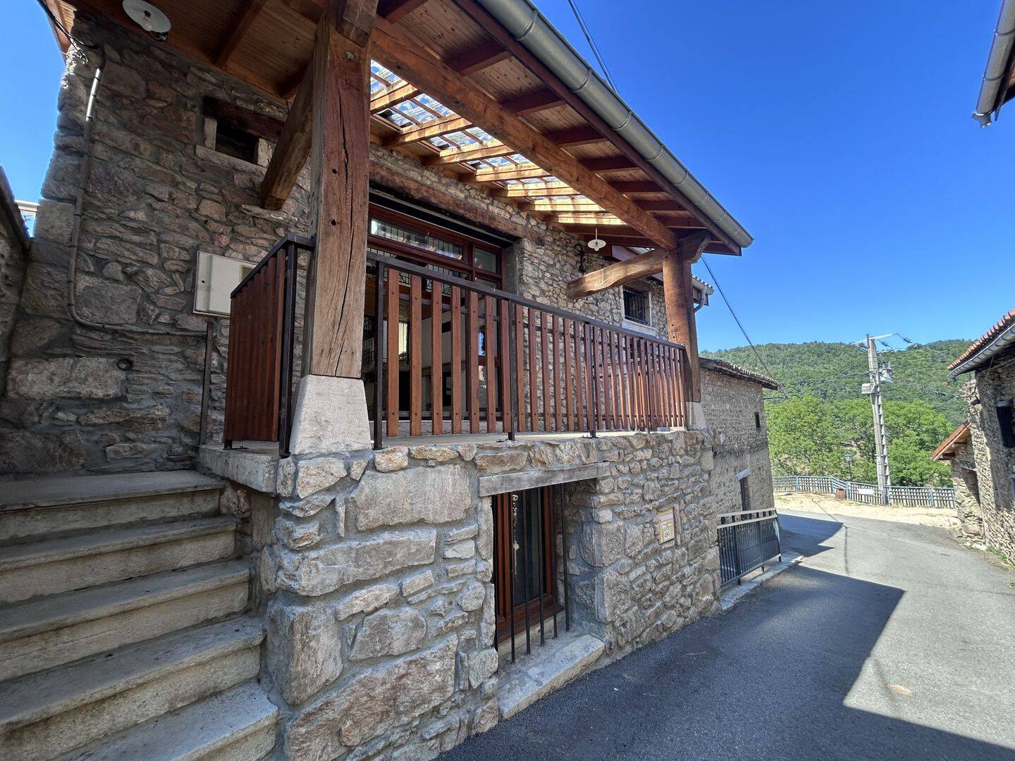 Maison 4 pièces 100 m² · à Yzeron · 100 m² · 980 €