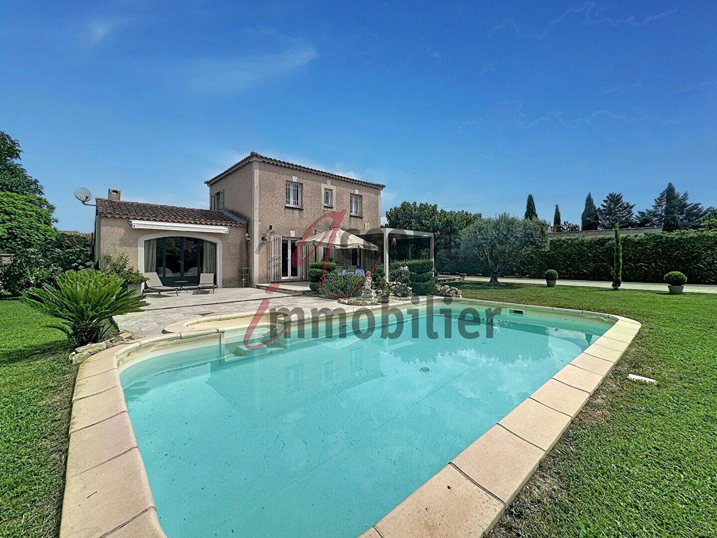 Maison 6 pièces 130 m² · à Mollégès · 130 m² · 575 000 €