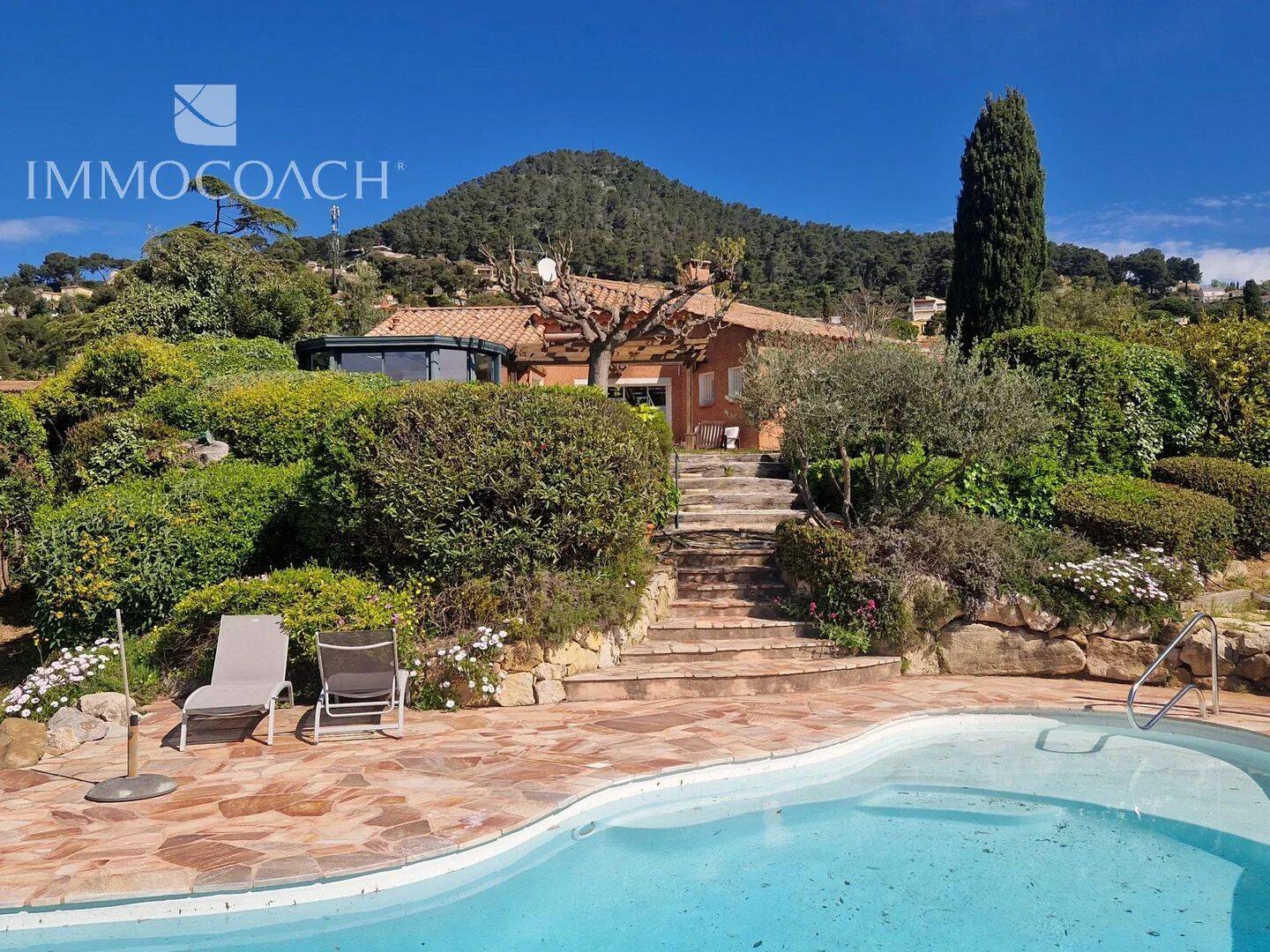 Maison 7 pièces 400 m² · à Carqueiranne · 400 m² · 1 595 000 €
