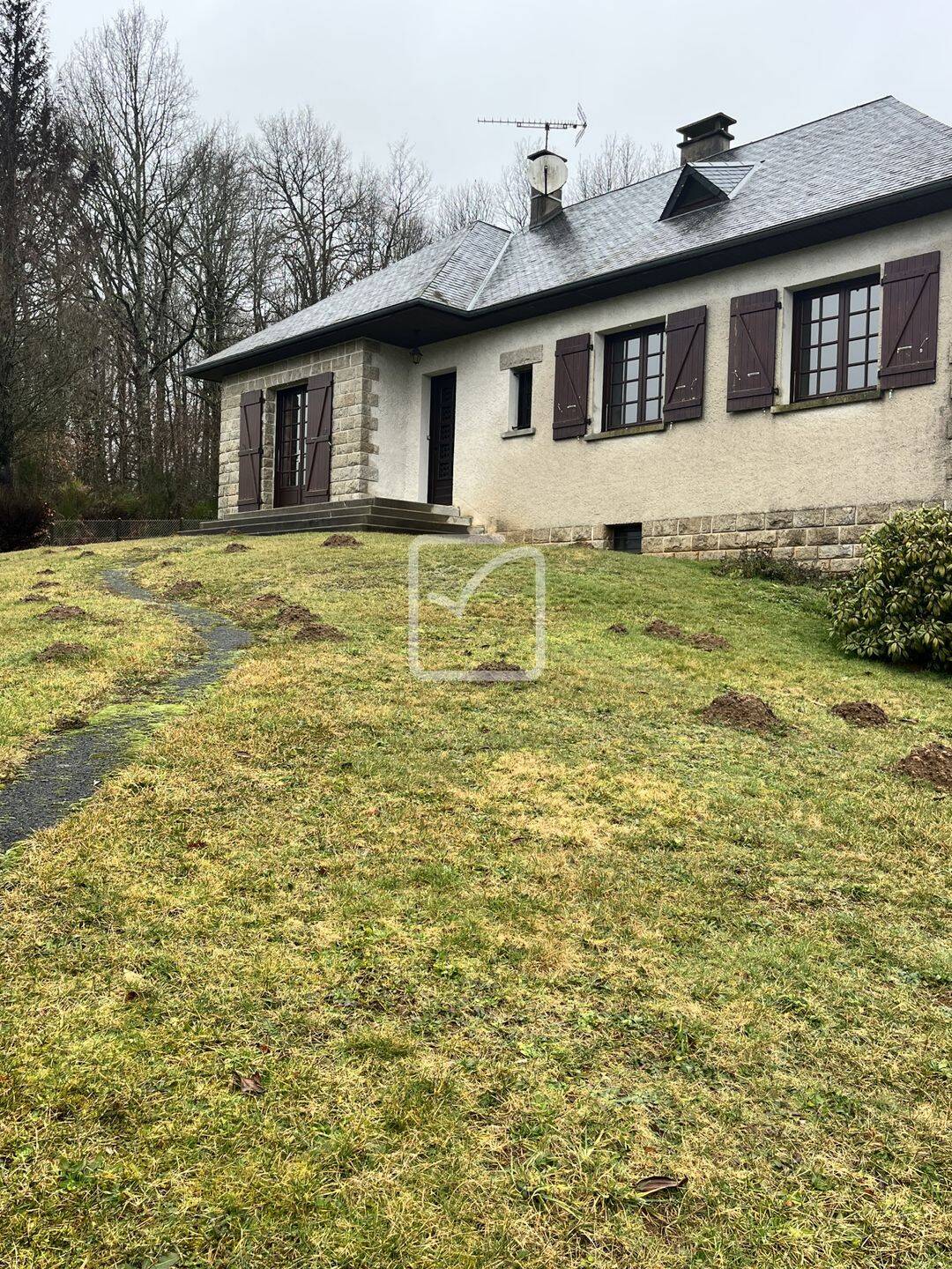 Maison 6 pièces 118 m² · à Chamberet · 118 m² · 154 800 €