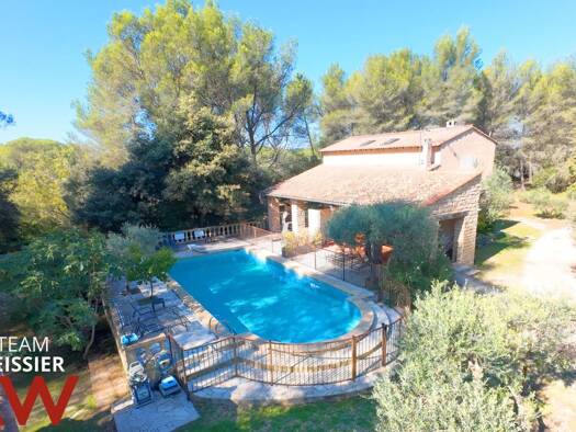 Maison à vendre 2 100 000 € 5 pièces 6 chambres 301 m² 14 091 m² de terrain Grans 13450