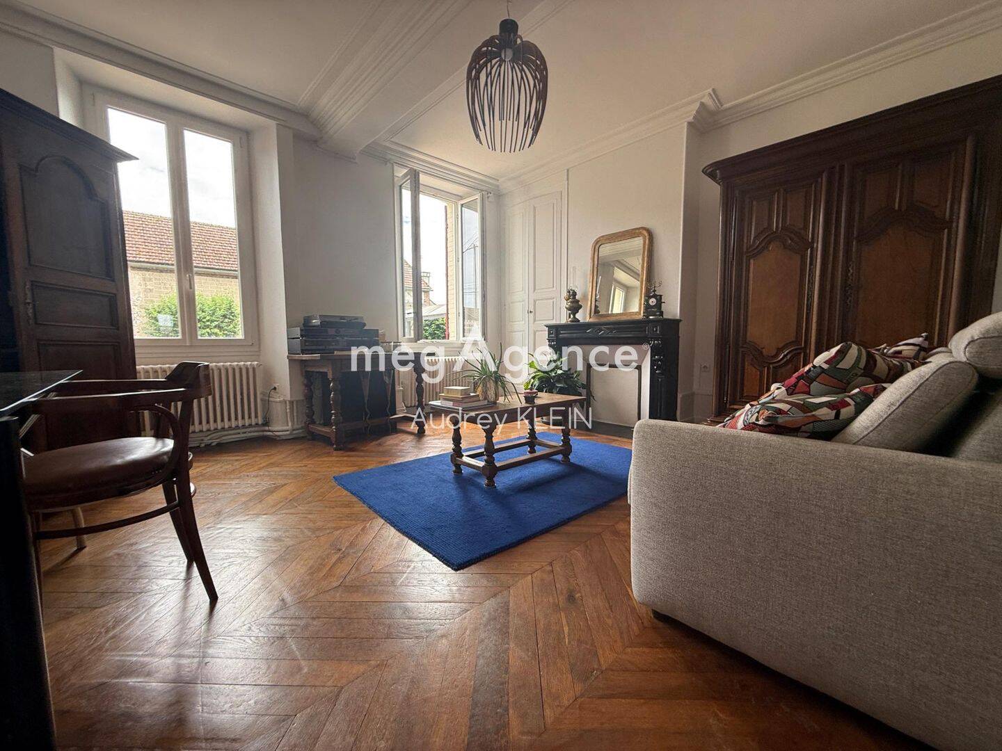 Maison 11 pièces 335 m² · à Étigny · 335 m² · 465 000 €