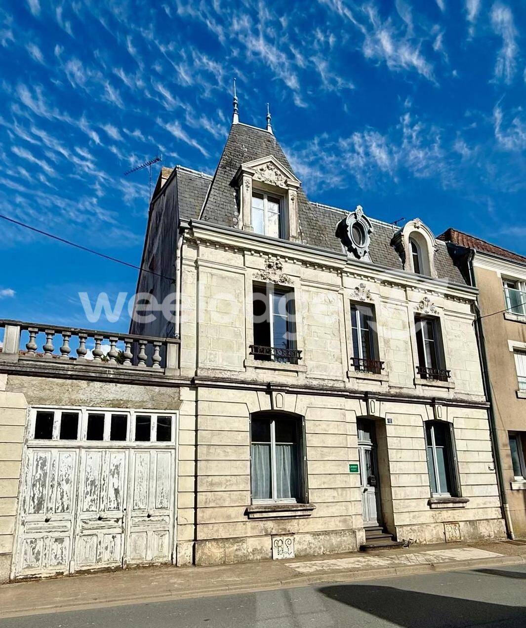 Maison 9 pièces 212 m² · à Levroux · 212 m² · 184 000 €