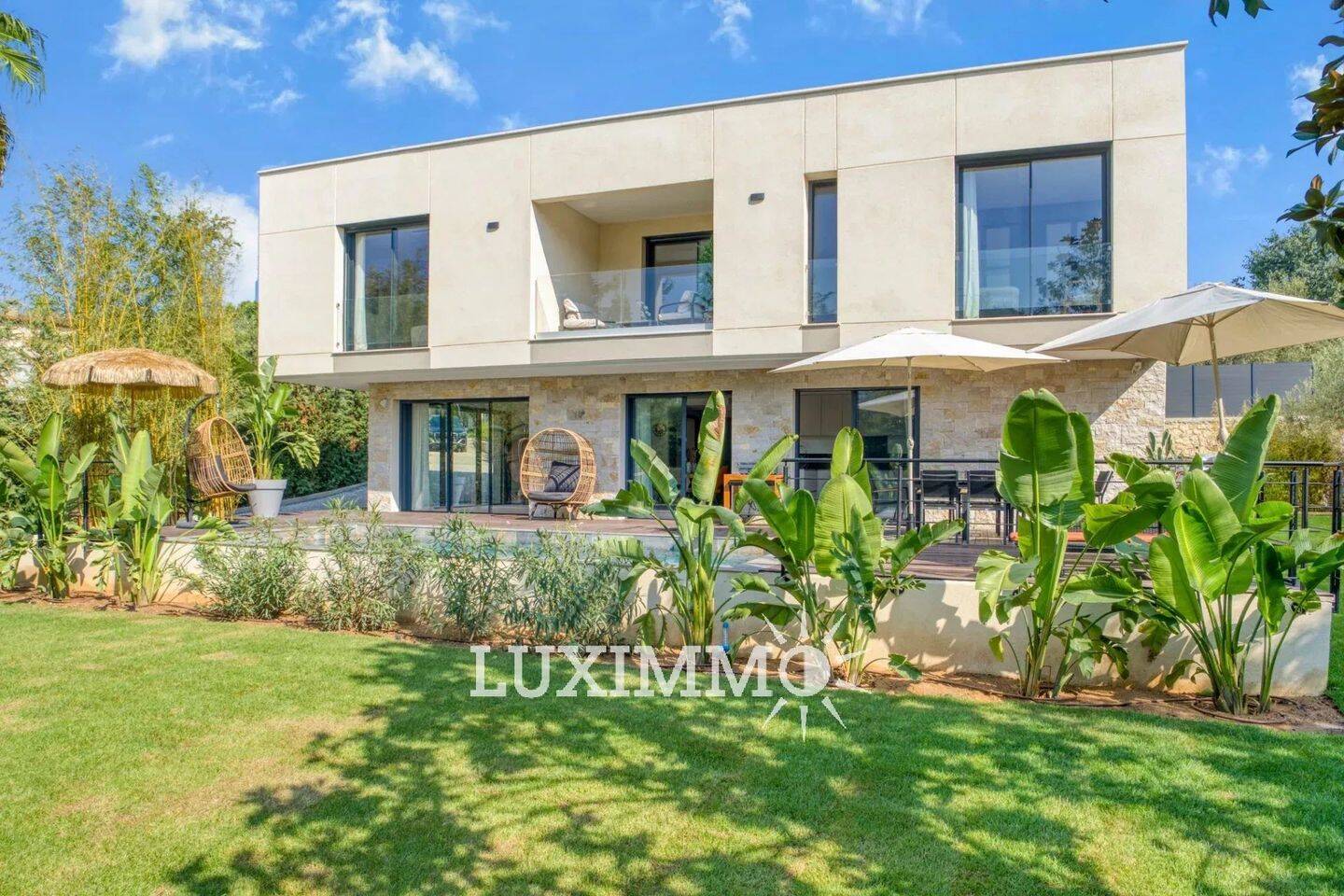 Maison 8 pièces 260 m² · à Mougins · 260 m² · 10 850 €
