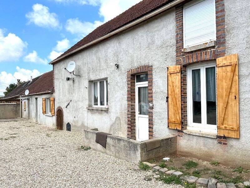 Maison 8 pièces 268 m² · à Les Bordes · 268 m² · 259 000 €