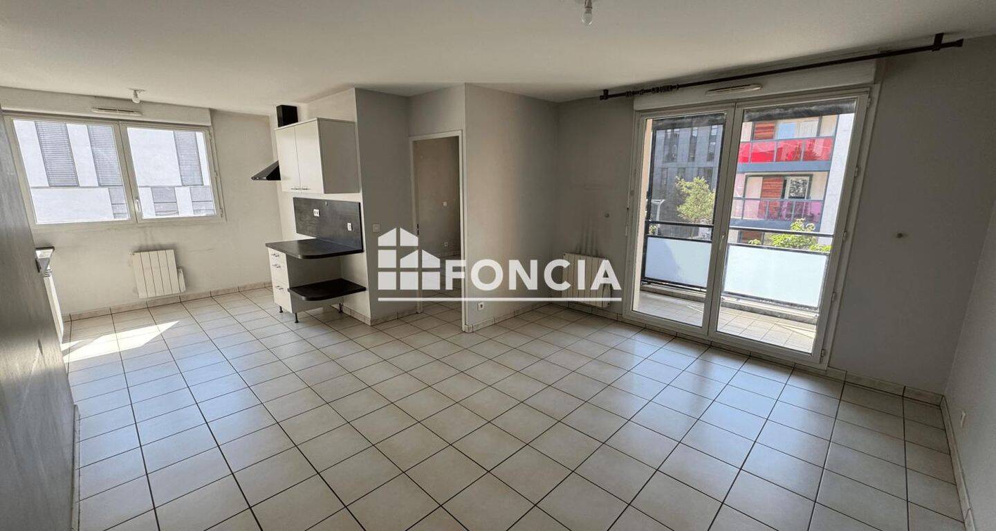 Appartement 3 pièces 63 m² · à Lyon 7ème Arrondissement · 62,8 m² · 1 088 €/mois