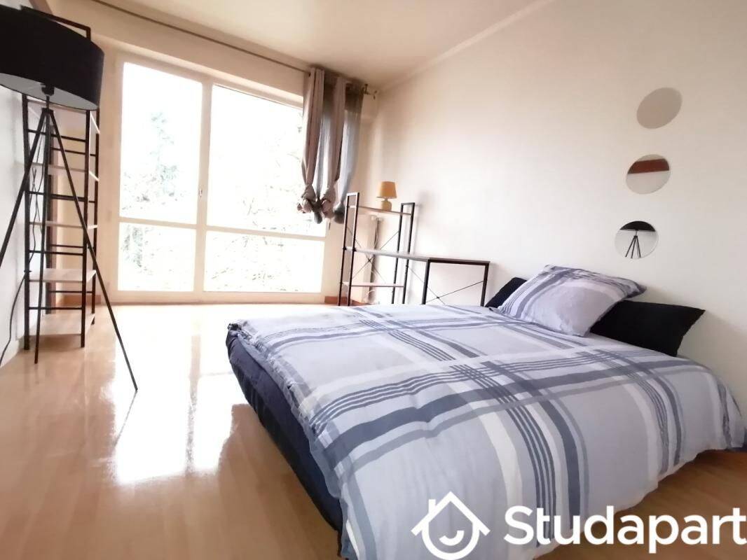 1 pièce 12 m² · à Évry-Courcouronnes · 12 m² · 570 €/mois