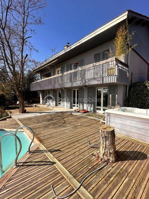 Maison 8 pièces 303 m² · à Saint-Léger-sur-Roanne · 303 m² · 369 000 €