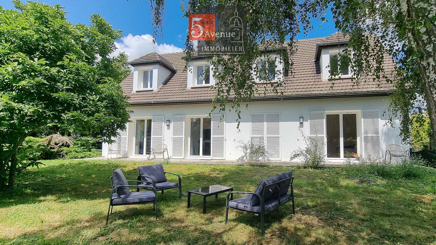 Maison 9 pièces 183 m² · à Chantilly · 183 m² · 830 000 €