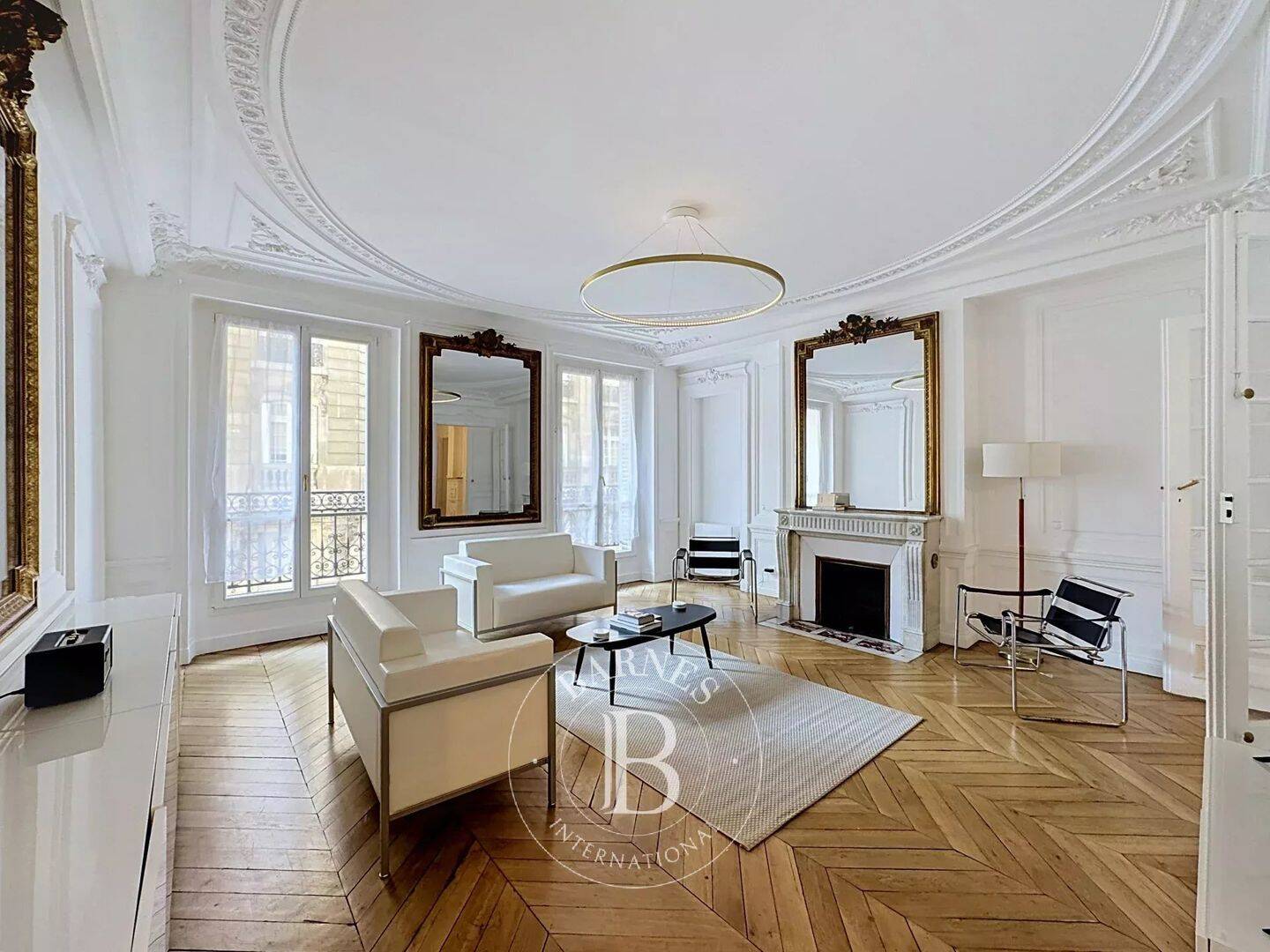 Appartement 5 pièces 104 m² · à Paris 8ème Arrondissement · 104,1 m² · 4 800 €