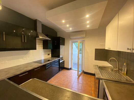 Appartement à louer 984 € 3 pièces 2 chambres 70 m² 1er étage Coudoux 13111