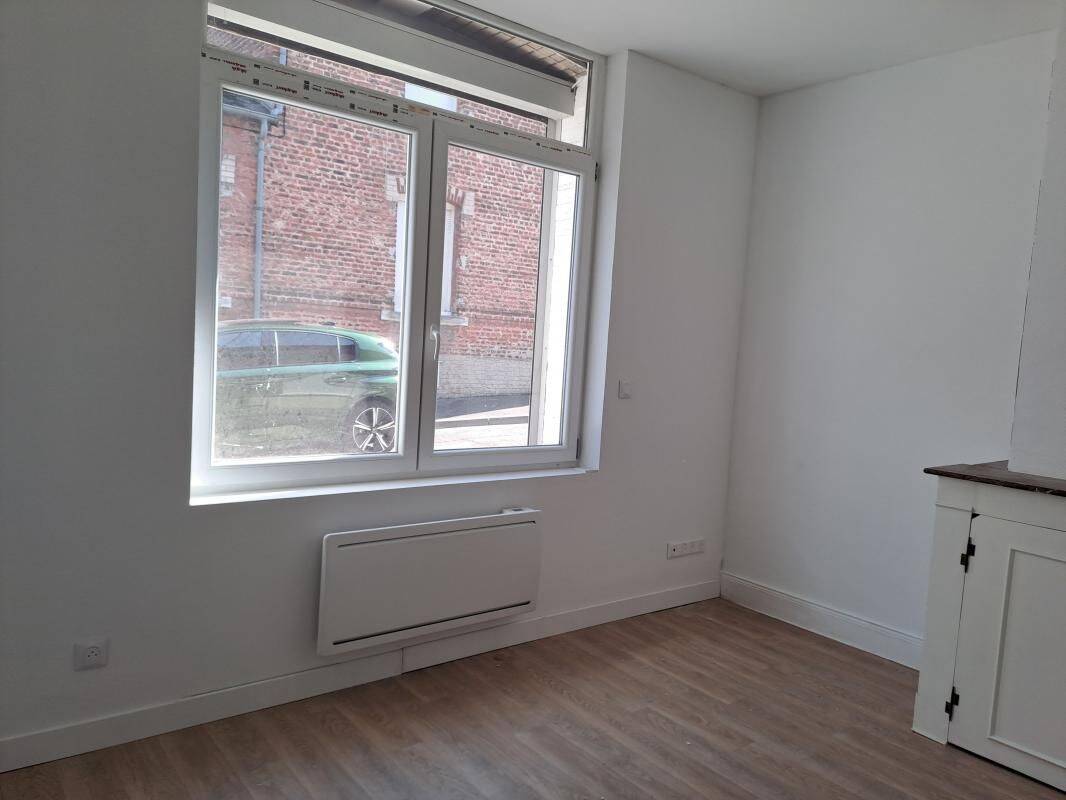 Appartement 1 pièce 14 m² · à Saint-Quentin · 13,6 m² · 330 €/mois