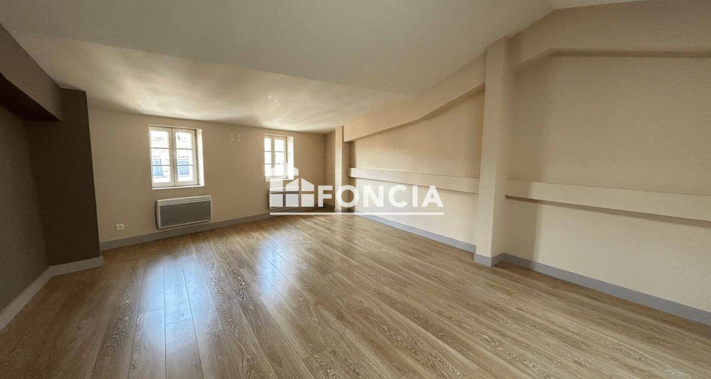Appartement 3 pièces 75 m² · à Saintes · 74,7 m² · 645 €/mois