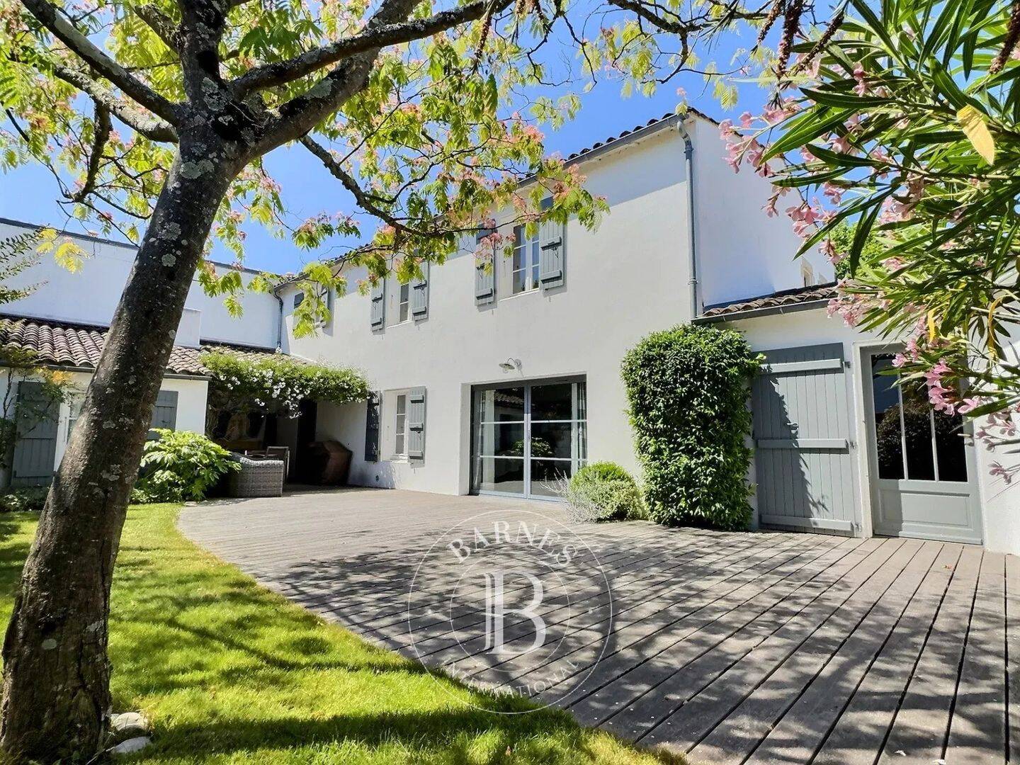 Maison 10 pièces 210 m² · à La Flotte · 210 m² · 1 470 000 €