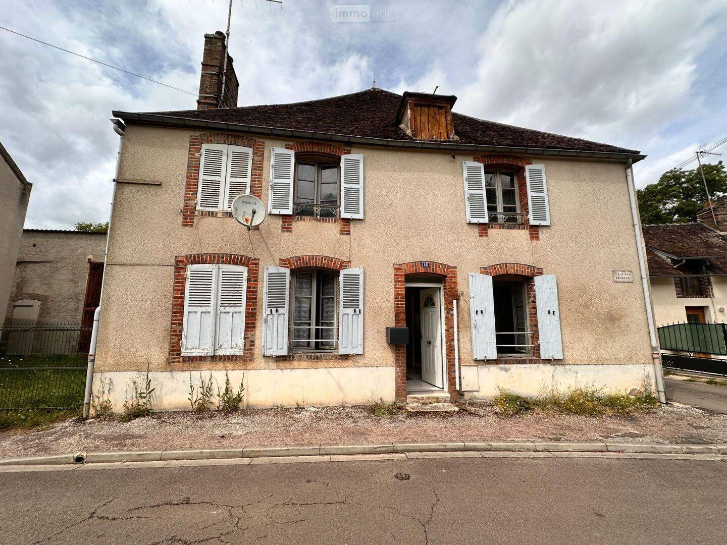 Maison 2 pièces 45 m² · à Saint-Julien-du-Sault · 45 m² · 52 000 €