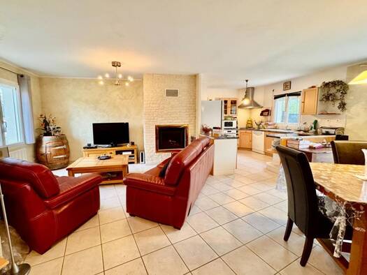 Maison à vendre 248 000 € 6 pièces 4 chambres 144 m² 3 500 m² de terrain Saincaize-Meauce 58470