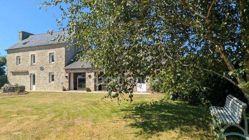 Maison 8 pièces 140 m² · à Lanarvily · 140 m² · 271 000 €