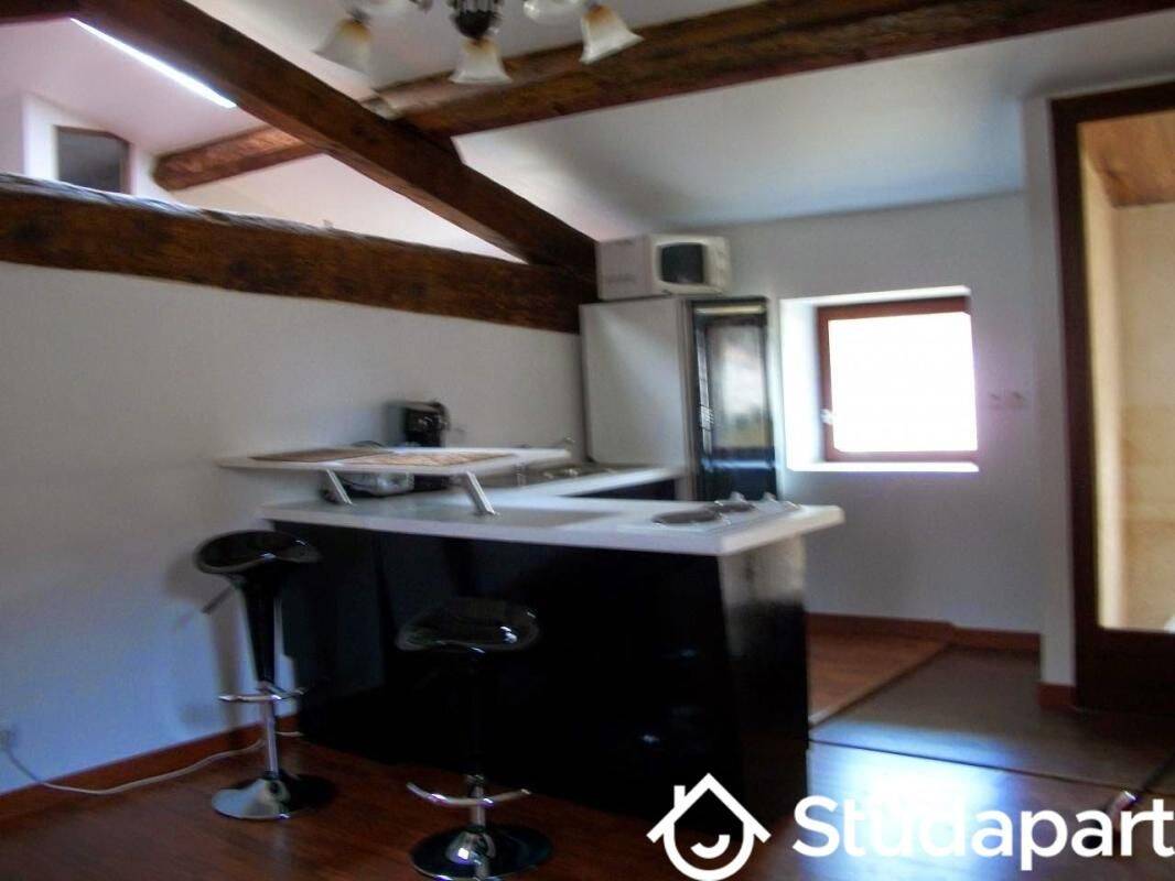 Appartement 1 pièce 40 m² · à Neuville-sur-Saône · 40 m² · 850 €