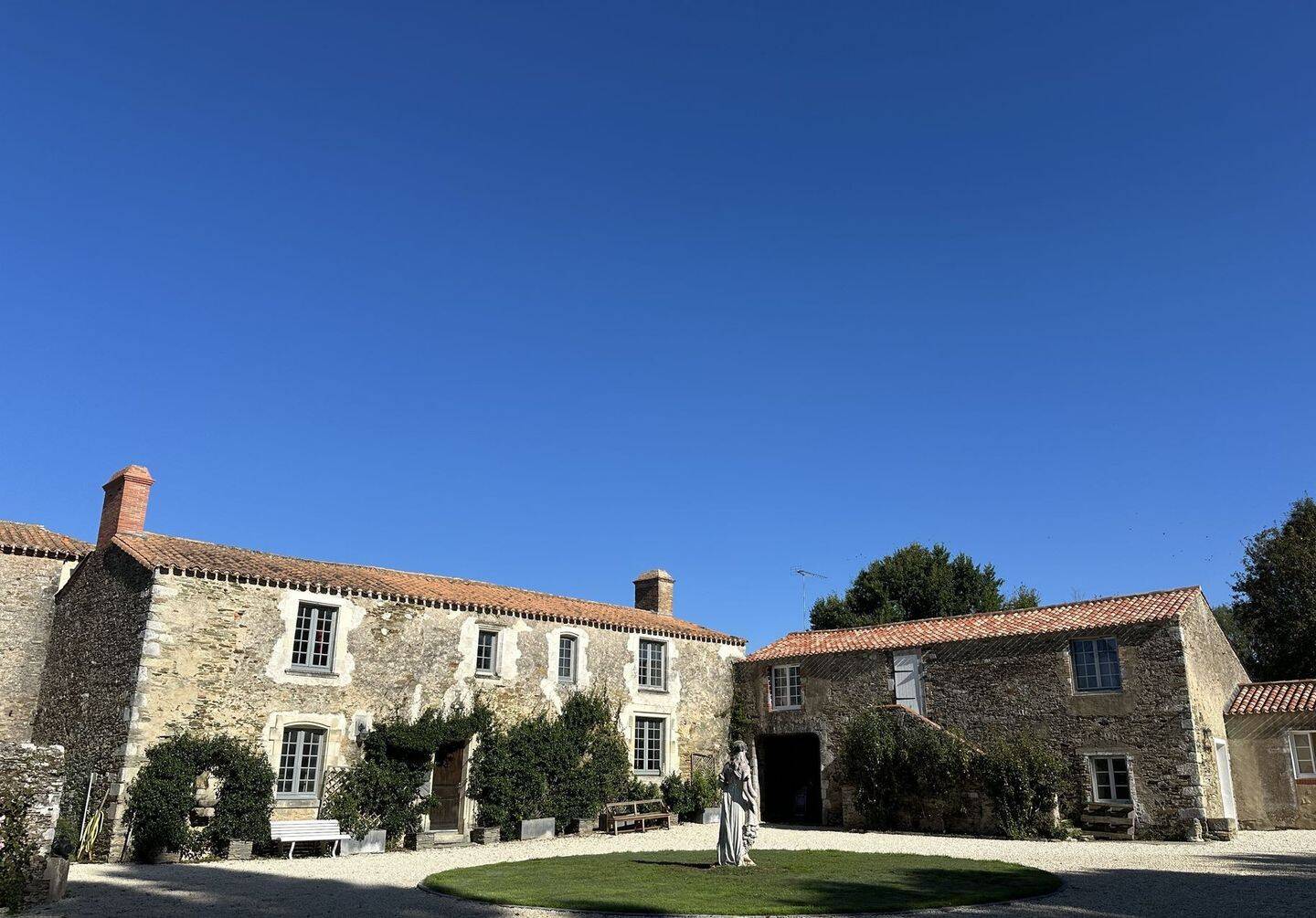 Maison 11 pièces 373 m² · à Le Fenouiller · 373,4 m² · 1 260 000 €