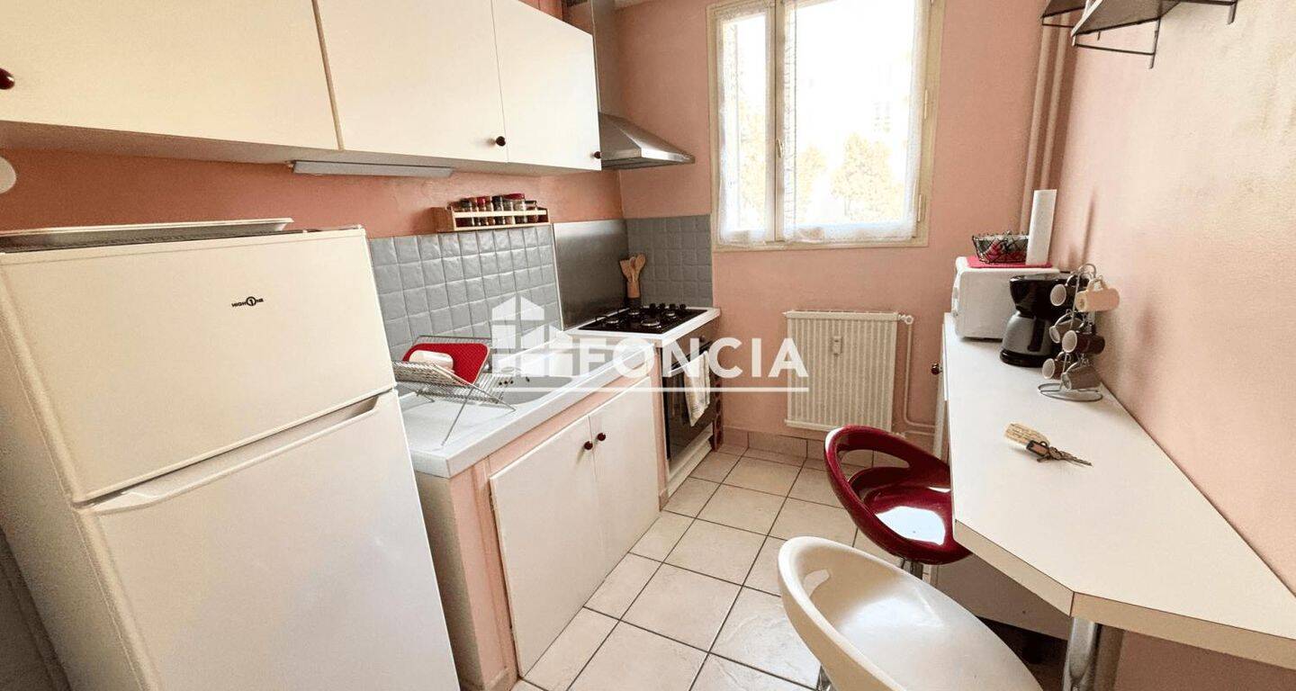 Appartement 1 pièce 38 m² · à Guilherand-Granges · 37,6 m² · 540 €/mois