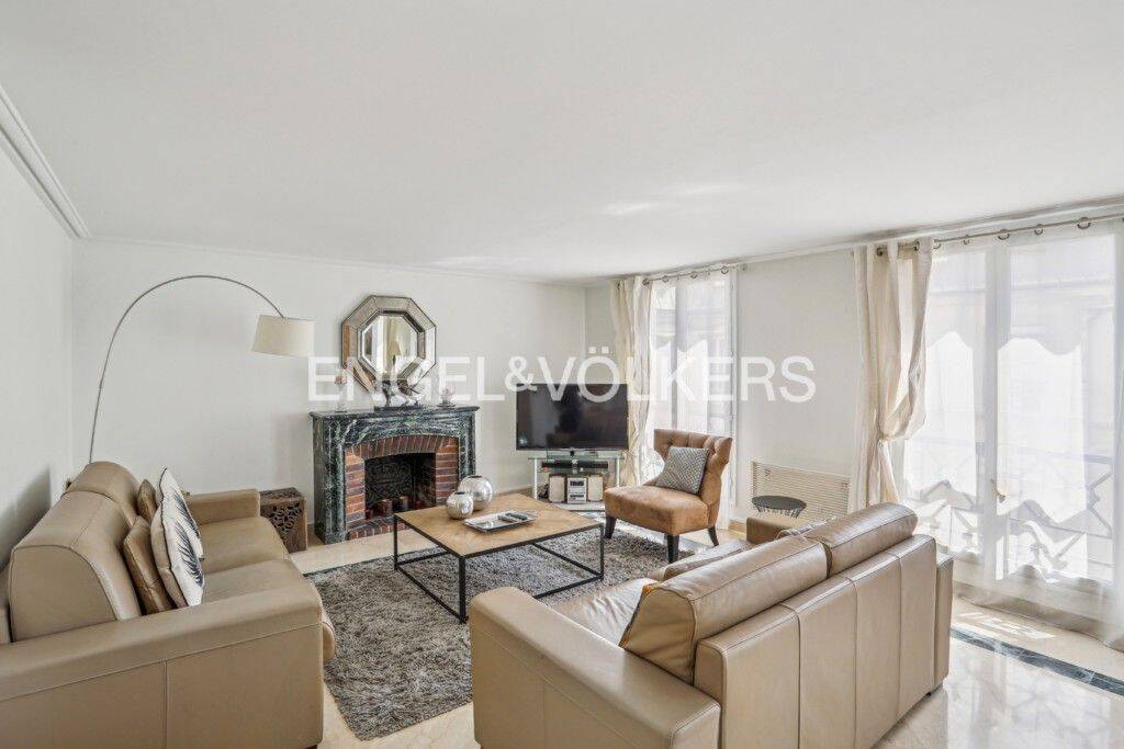 Appartement 4 pièces 96 m² · à Paris 8ème Arrondissement · 96 m² · 1 350 000 €