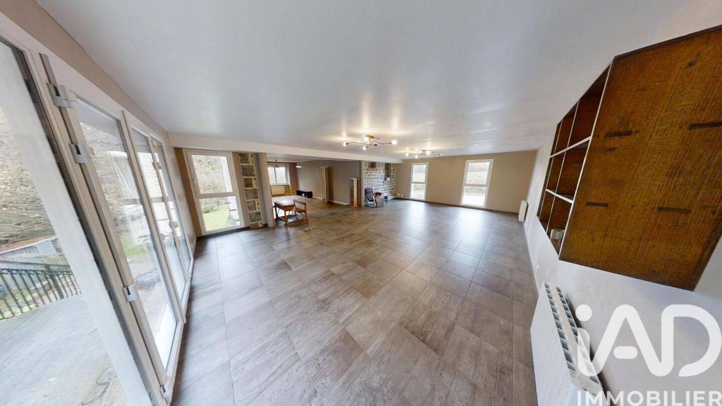 Maison 9 pièces 252 m² · à Bobital · 252 m² · 348 500 €