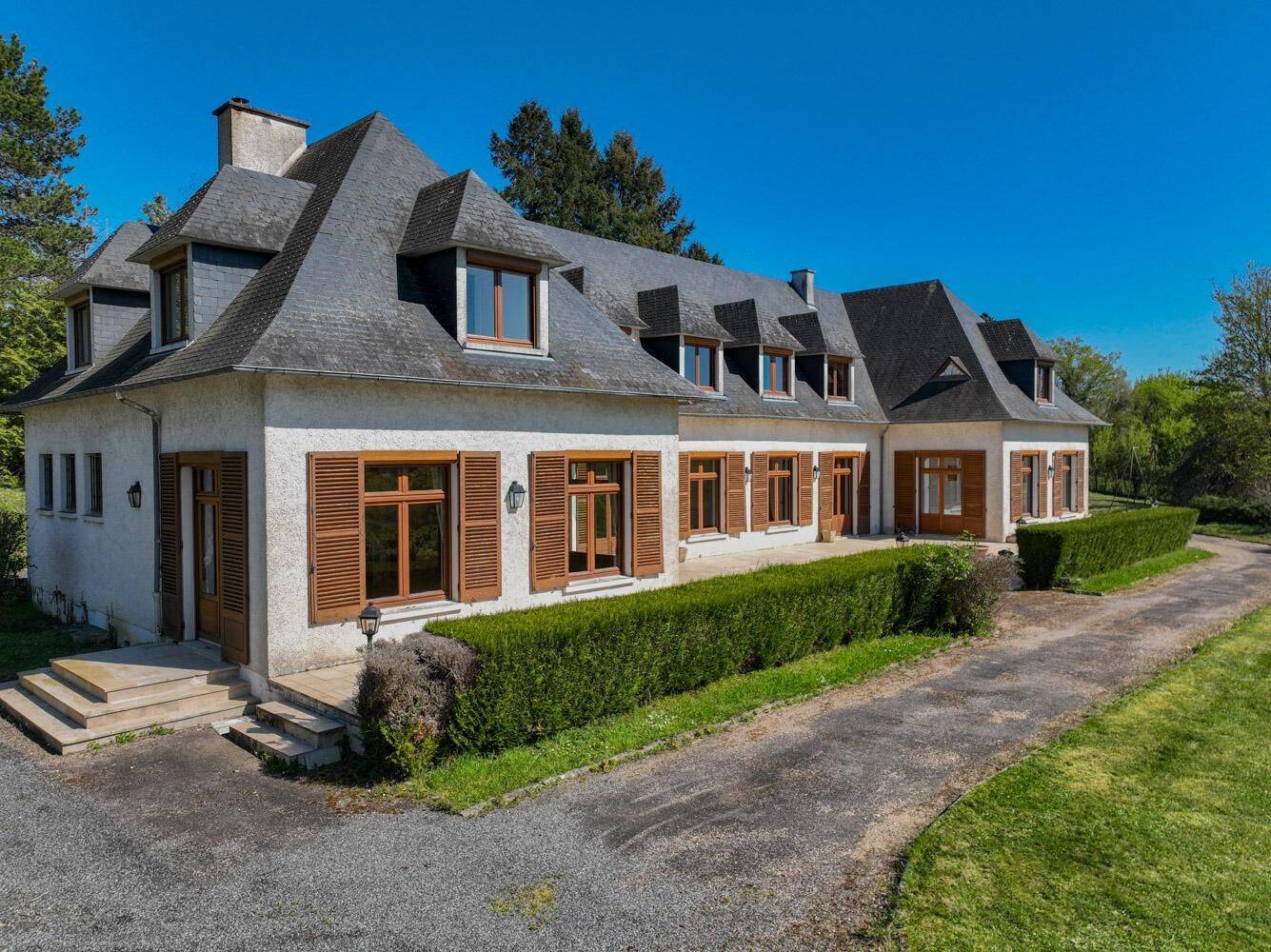 Maison 10 pièces 400 m² · à Amilly · 400 m² · 420 000 €