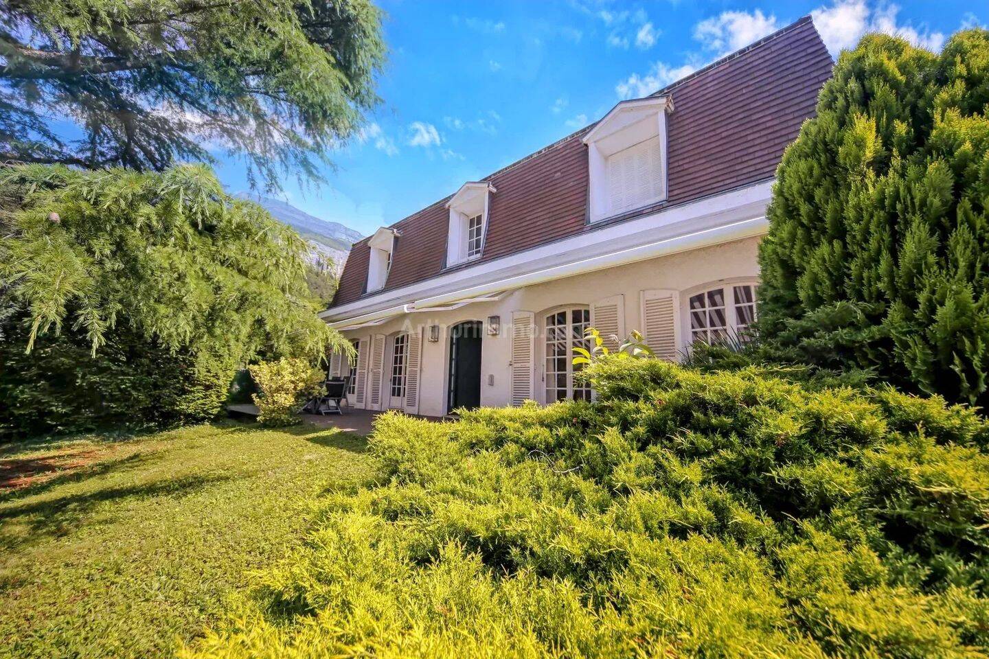 Maison 7 pièces 189 m² · à Corenc · 189 m² · 930 000 €