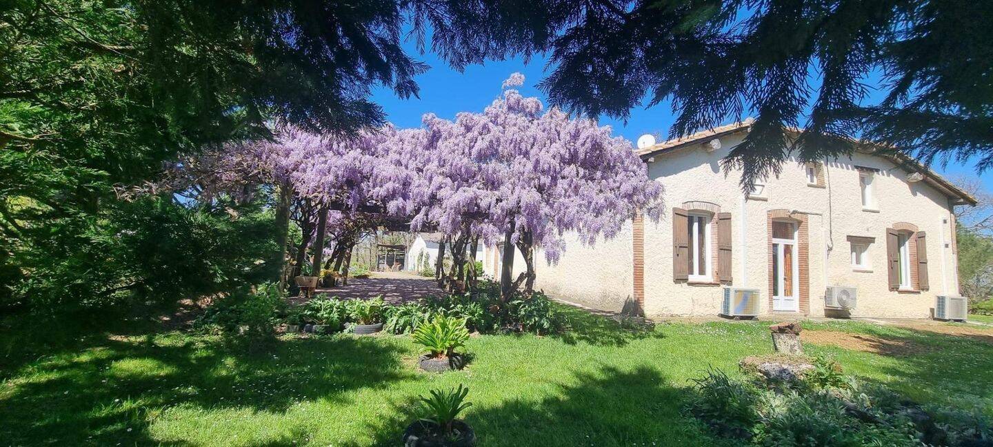 Maison 10 pièces 360 m² · à Lavit · 360 m² · 339 000 €