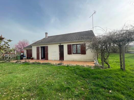 Maison de plain-pied à vendre 117 200 € 4 pièces 3 chambres 76 m² 1 160 m² de terrain Charny Orée de Puisaye 89120