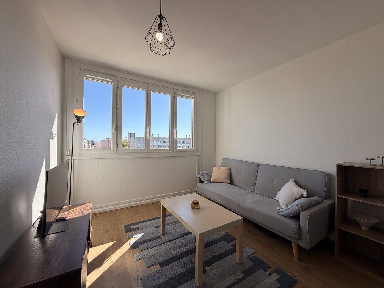 5 pièces 81 m² · à Villeurbanne · 81 m² · 550 €/mois