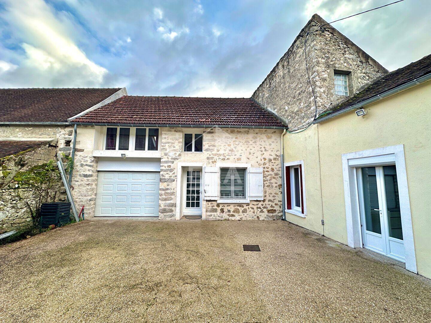Maison 5 pièces 150 m² · à Saint-Pierre-lès-Nemours · 150 m² · 288 900 €