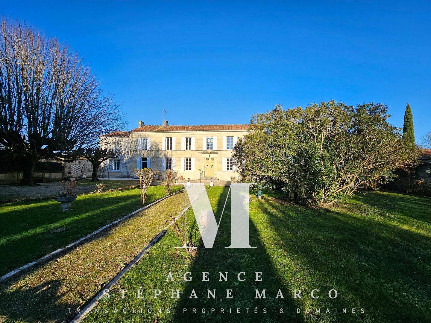Maison 10 pièces 283 m² · à Saint-Jean-d'Angély · 283 m² · 449 400 €