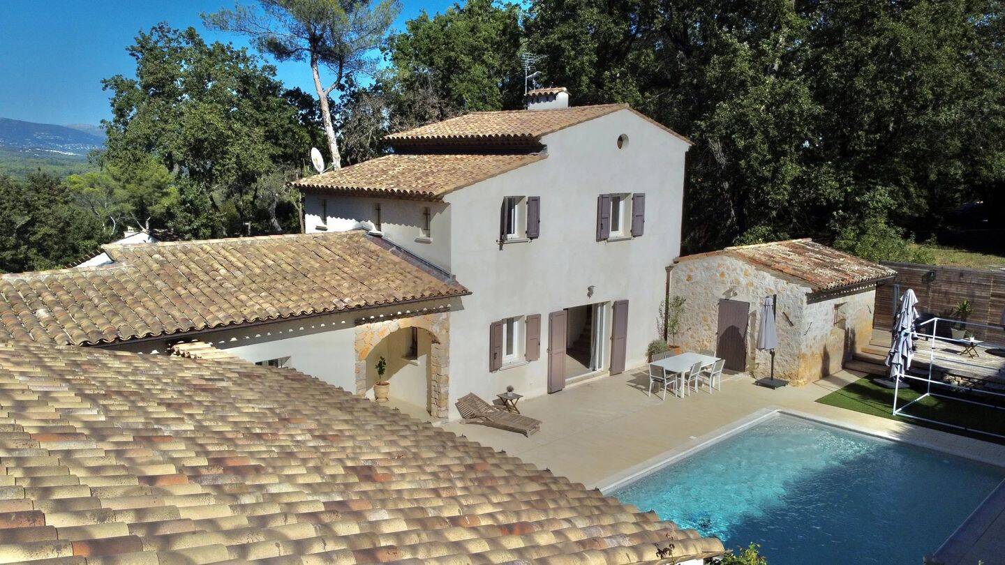 Maison 6 pièces 210 m² · à Valbonne · 210 m² · 5 850 €/mois