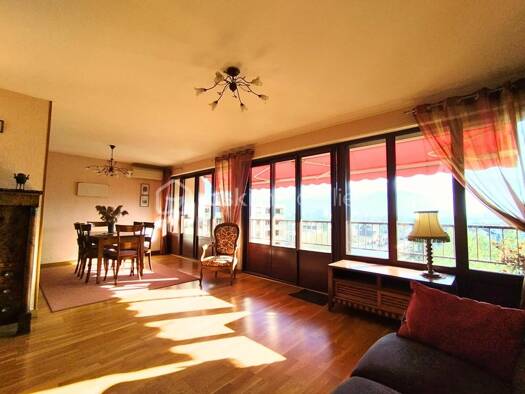 Appartement à vendre 160 000 € 5 pièces 3 chambres 103 m² Étage 8/8 Comboire Échirolles 38130