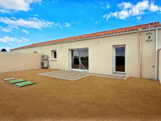 Maison de plain-pied à louer 804 € 3 pièces 2 chambres 69 m² 100 m² de terrain Nalliers 85370