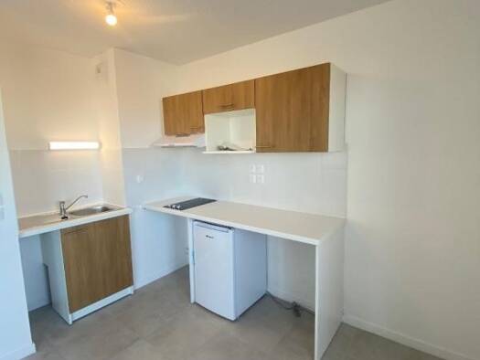 Appartement à louer 763 € 2 pièces 1 chambre 43 m² 4ème étage Palmer Cenon 33150