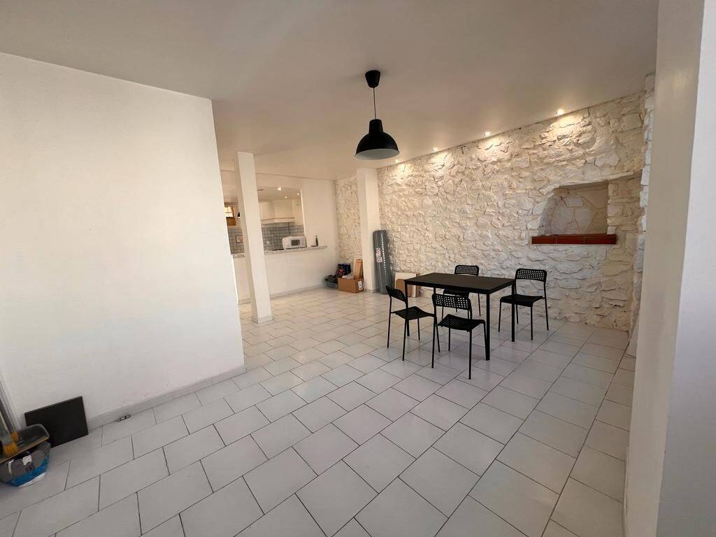 Appartement 3 pièces 80 m² · à Marseille 10ème Arrondissement · 80 m² · 890 €