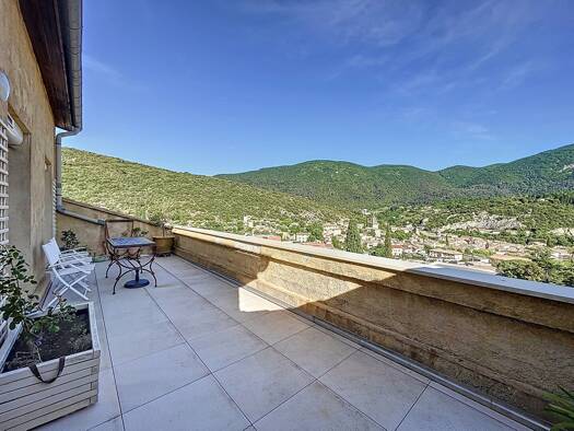 Appartement à vendre 280 000 € 5 pièces 4 chambres 107 m² Étage 3/3 Peripherie Nord Est Sud Est Nyons 26110