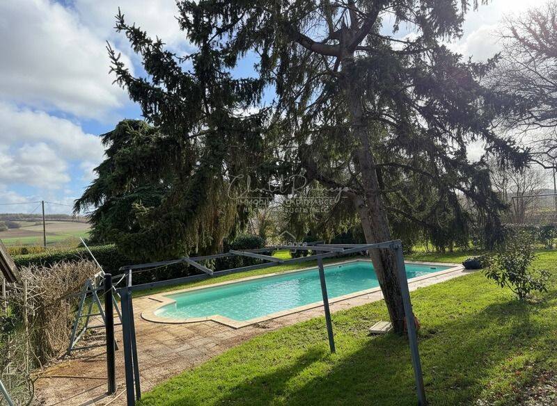 Maison 8 pièces 182 m² · à Lésigny · 182 m² · 71 520 €