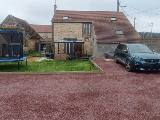 Maison à vendre 162 000 € 4 pièces 2 chambres 101 m² 483 m² de terrain Fleury-la-Vallée 89113