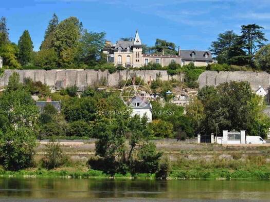 Château à vendre 2 500 000 € 70 pièces 69 chambres 1 800 m² 50 000 m² de terrain Rochecorbon 37210