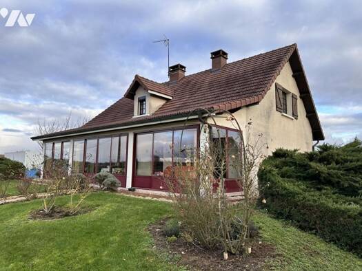 Maison à vendre 275 000 € 8 pièces 6 chambres 1 456 m² de terrain Montcoy 71620