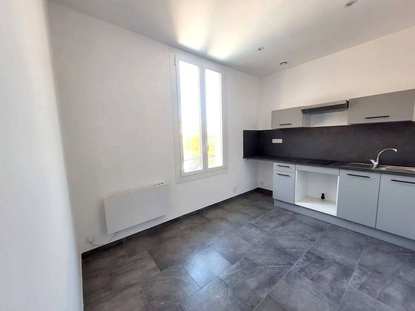 Appartement 1 pièce 30 m² · à La Trinité · 29,7 m² · 703 €